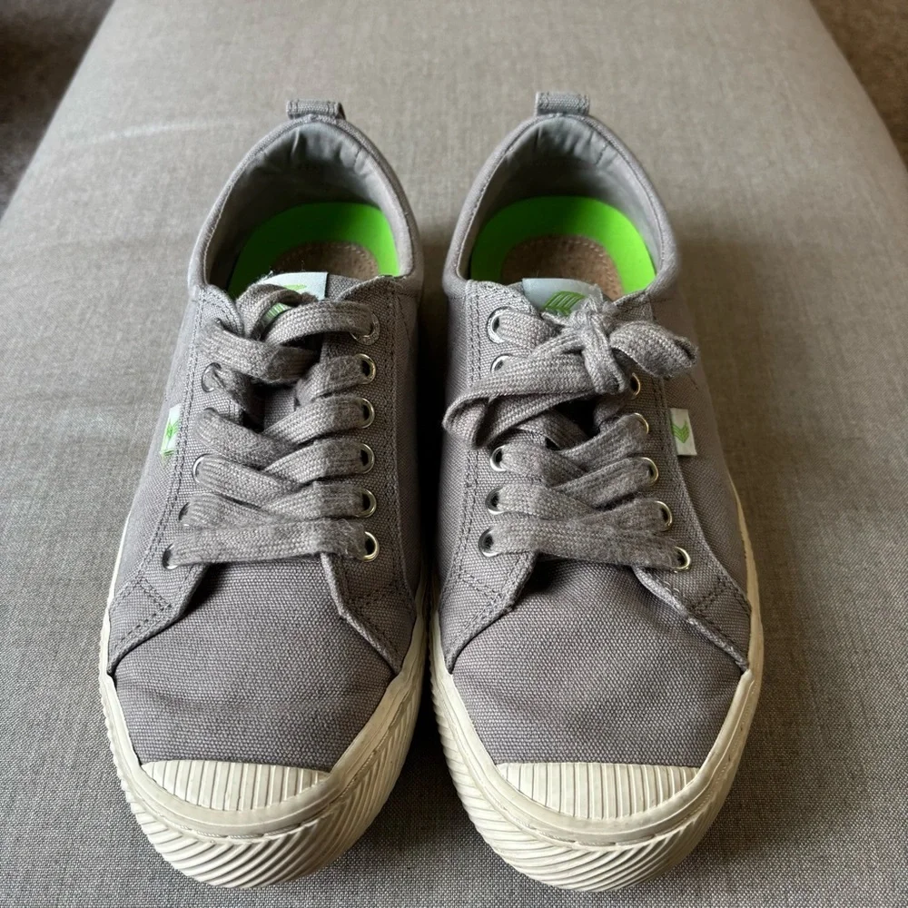 Cariuma size‎ men’s 8 or women’s 9.5 gray Canvas Sneakers 💎